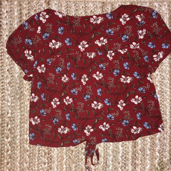 American Eagle Floral Print Tied Top - Picture 2 of 3